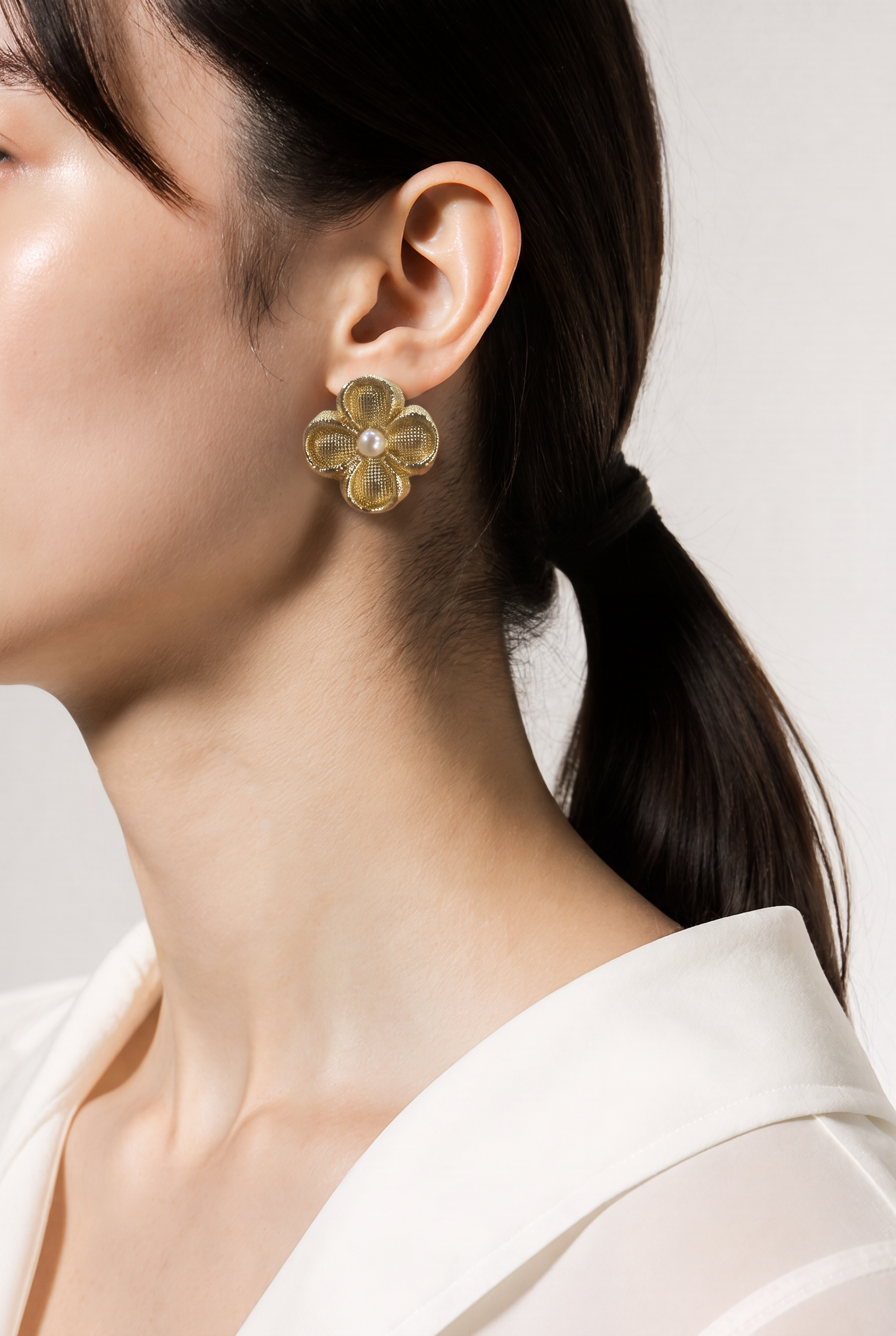 گوارەی کریستالی چوار گەڵای گۆلدی